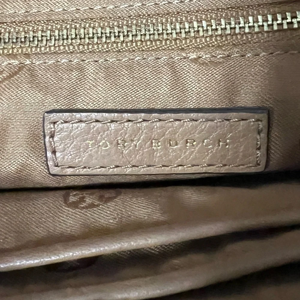 Tory Burch All T Crossbody In Bark Tan EUC  With Gold Tone Accents‎